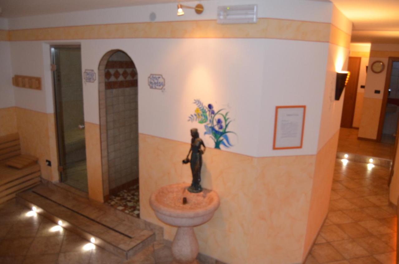Hotel Ladina Campitello di Fassa Ngoại thất bức ảnh