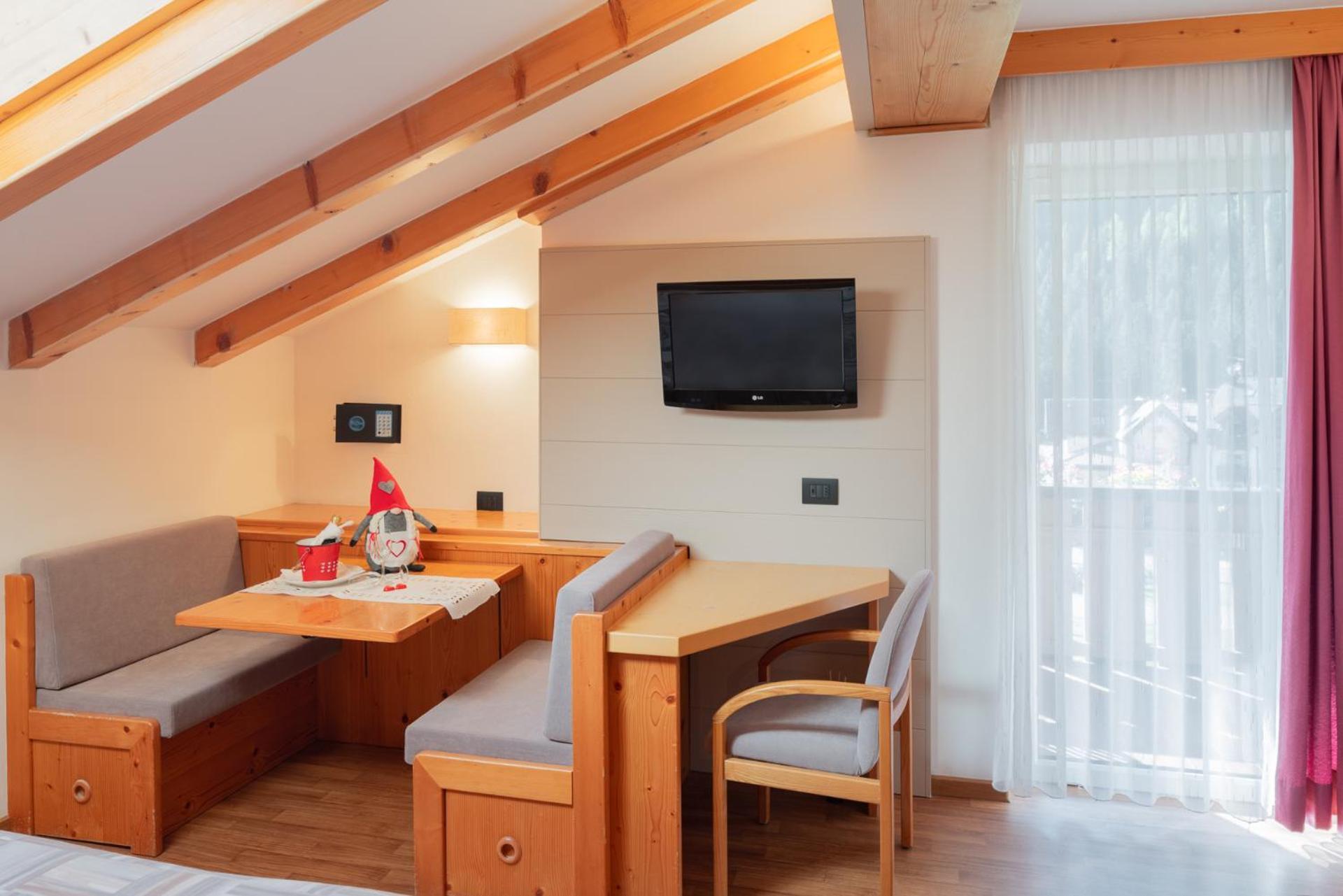 Hotel Ladina Campitello di Fassa Ngoại thất bức ảnh