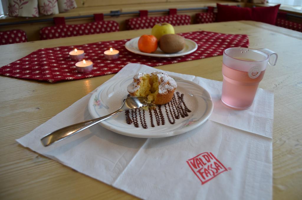 Hotel Ladina Campitello di Fassa Ngoại thất bức ảnh