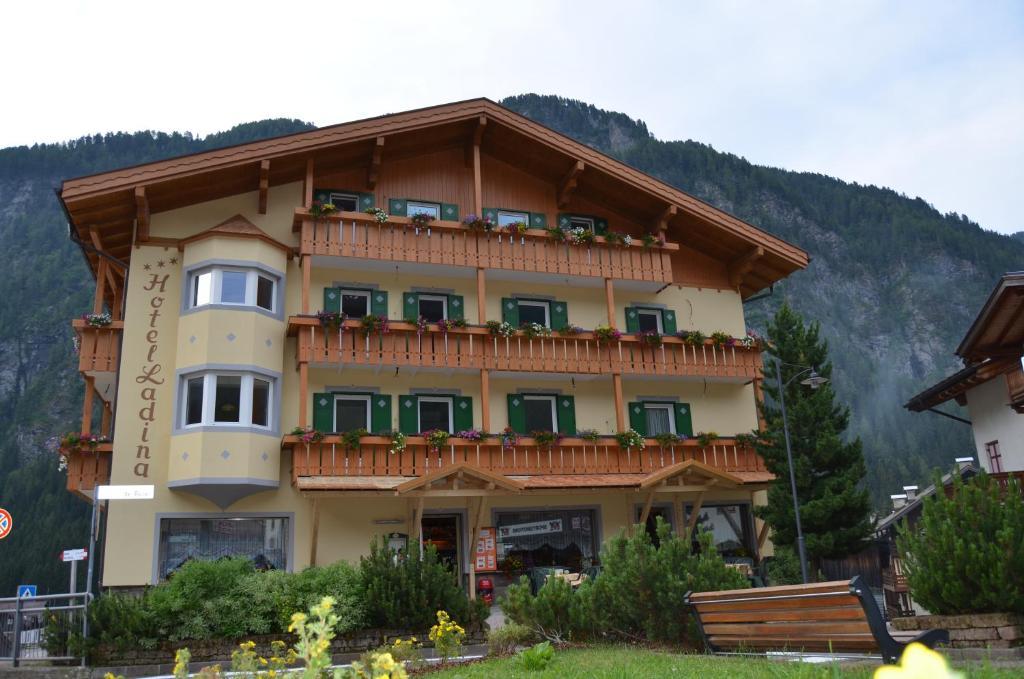 Hotel Ladina Campitello di Fassa Ngoại thất bức ảnh