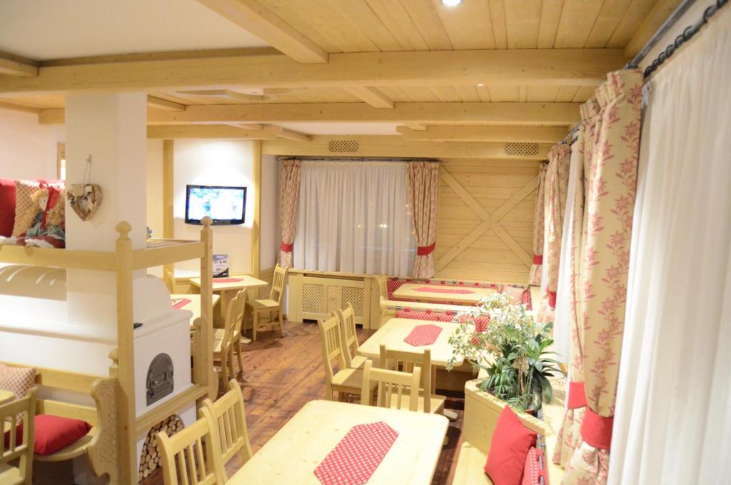 Hotel Ladina Campitello di Fassa Ngoại thất bức ảnh
