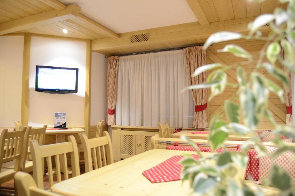 Hotel Ladina Campitello di Fassa Ngoại thất bức ảnh