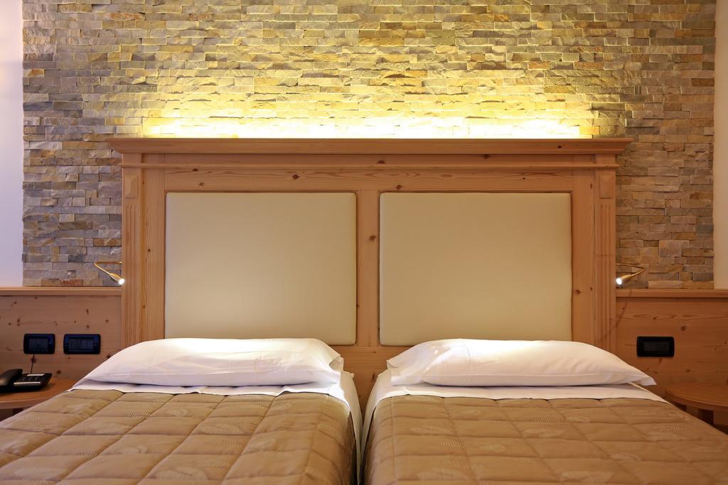 Hotel Ladina Campitello di Fassa Phòng bức ảnh