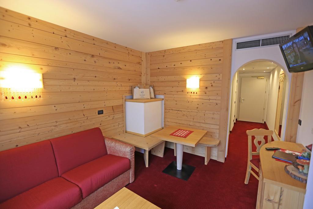 Hotel Ladina Campitello di Fassa Phòng bức ảnh