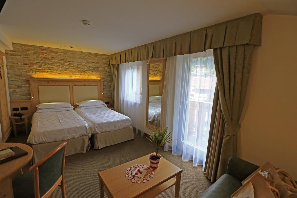 Hotel Ladina Campitello di Fassa Phòng bức ảnh