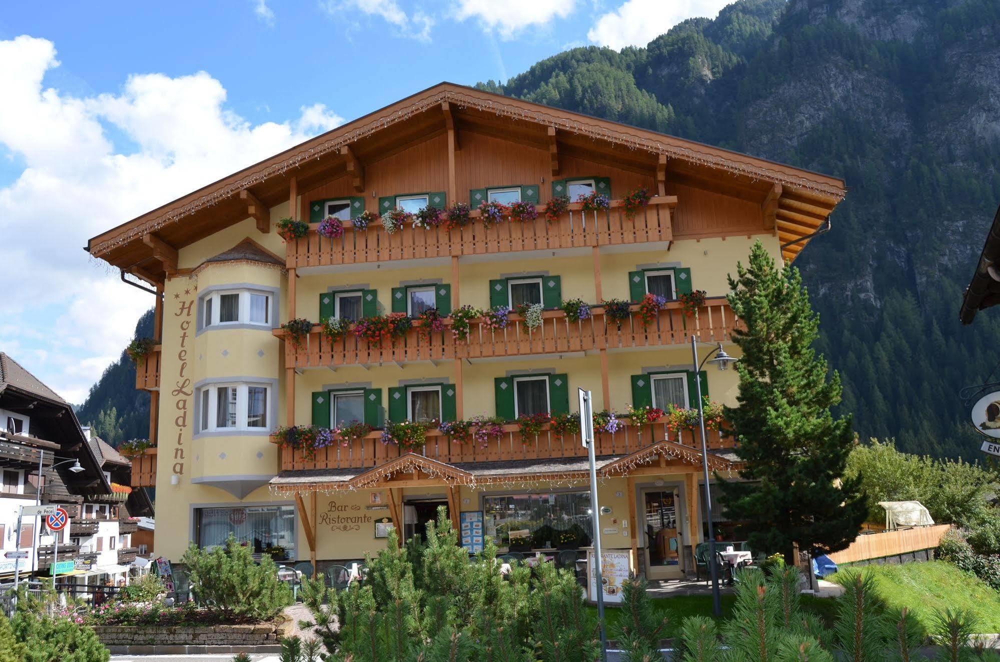 Hotel Ladina Campitello di Fassa Ngoại thất bức ảnh